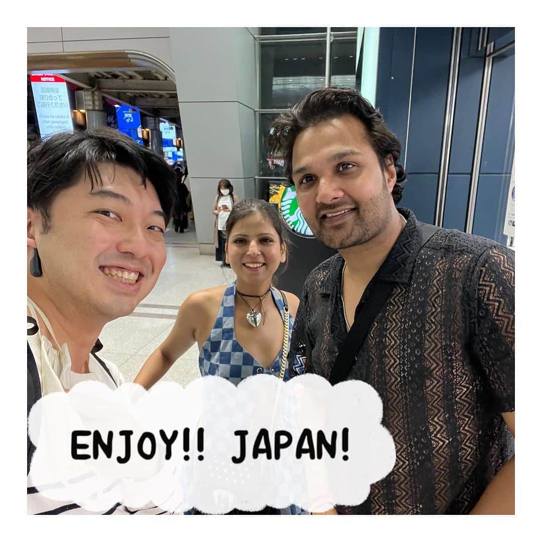 藤田大介のインスタグラム：「I’ve met tourists from INDIA. They were having trouble buying Shinkansen tickets.  I realized that there are many things that are difficult for people from overseas, such as the difficulty of buying seats for large suitcases and the limited number of languages ​​that are supported.  They said that they were troubled by the fact that when they talked to Japanese people, everyone looked down and ran away. It looked very lonely. It's okay to be wrong! I want Japanese people to respond with a smile and fall in love with Japan!  By the way, he was well aware that MotoGP was held in India for the first time, and we got excited talking about MotoGP while walking around the station!  駅でインドから来た旅行客と出会いました。新幹線のチケットが買えなくて困っていました。大きなスーツケースを持ってきた人が専用の座席券を買う難しさや、機械も対応している言語がまだまだ少ないことなど多くの課題に気づかされました。  一番彼らが困っていたのは、日本人に話しかけてもみんな下を向いて逃げていってしまうことなんだと話していました。とても寂しそうでした。間違ってもいい！ネイティブでないんだから、とにかく笑顔で返事をして日本を好きになってもらいたいな！  ちなみに、motoGPインドGPがはじめて開催されたこともよく知っていて、待ち時間motoGPの話でとても盛り上がりました！  #tourist #india #shinkansen #thankyou #motogp」