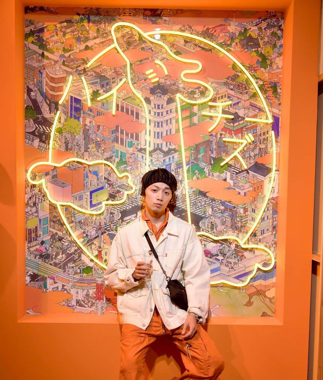 大原海輝さんのインスタグラム写真 - (大原海輝Instagram)「『Glenmorangie A Tale of Tokyo Launch Party』にご招待頂きました。  ミズナラオークの樽で熟成させた原酒を使用し たシングルモルトウイスキー「グレンモーレンジィ トーキョー」を発表を記念したパーティ。 東京を拠点に活躍する画家・美術家で ある 山口晃氏とのコラボレーションにより 2023年 10月11日(水)数量限定にて出るみたいです〜  味わいは、フルーティーな味わいで、その先にあるスパイシーな刺激とウッティーな香りが美しかった🫶🏻  #PR #グレンモーレンジィ #Glenmorangie #ATaleofTokyo #DrinkResponsibly」10月5日 19時02分 - umichan1015