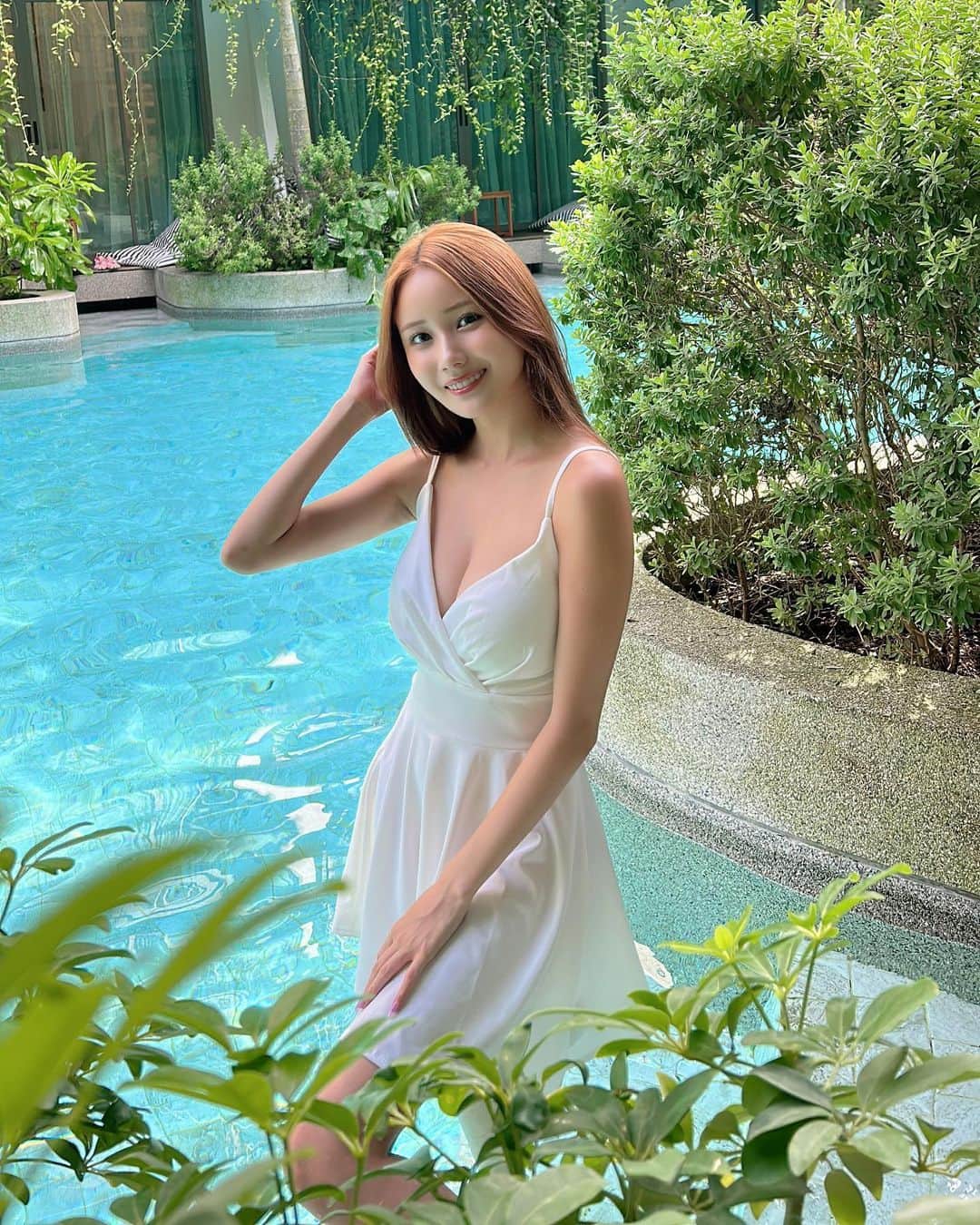 鈴木のりかさんのインスタグラム写真 - (鈴木のりかInstagram)「姉が撮ったグラビア風の写真😂😂  髪の毛明るい方がいいって言われる🤯また明るくしようかな🐈  #phuket #phuketthailand #thailand #タイ #タイ旅行 #東南アジア #ootd #dress #プーケット #プーケット旅行 #phuketisland #ワンピースコーデ #パンワブリビーチフロントリゾート #panwaburibeachfrontresort」10月5日 19時02分 - norika_0727