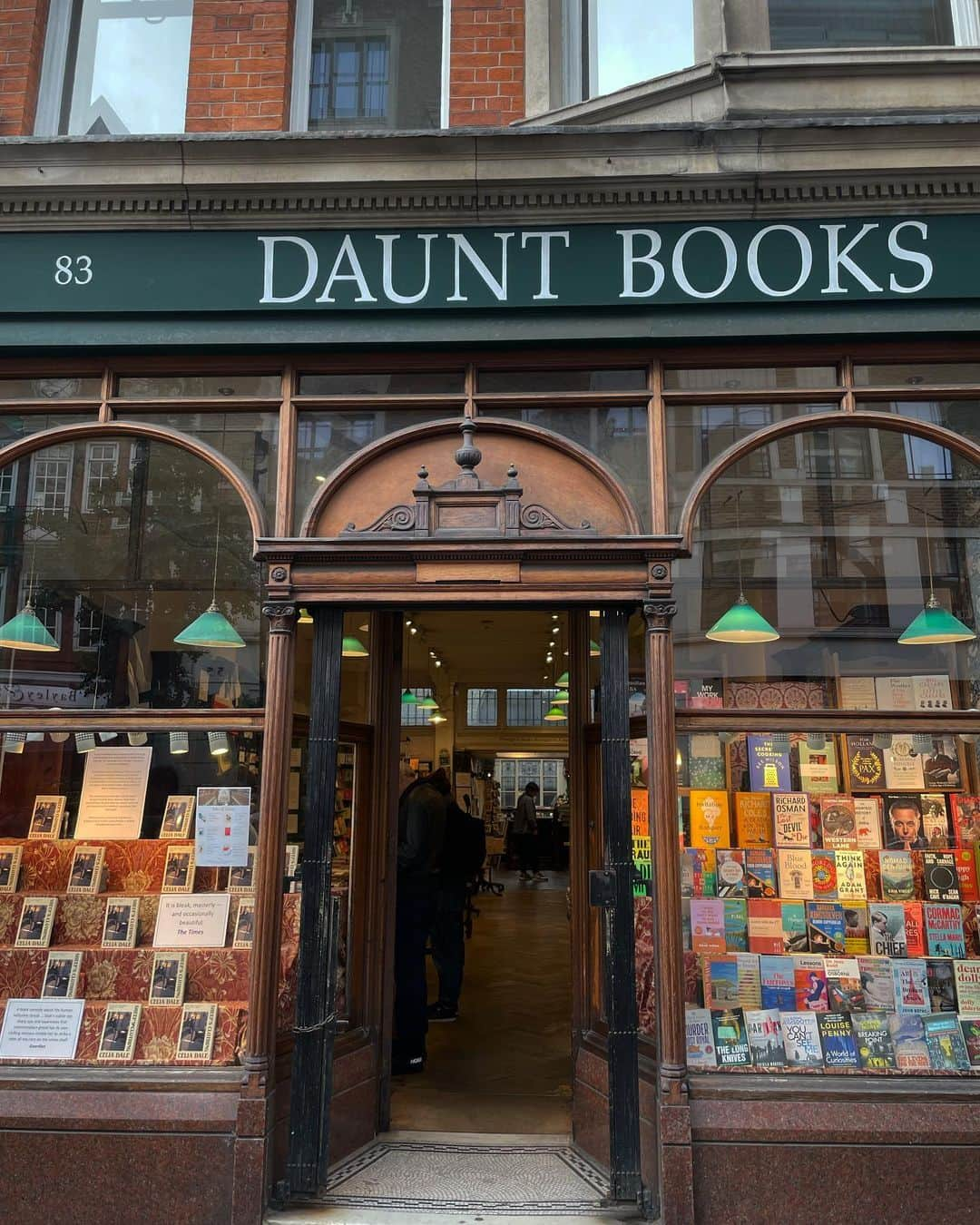 ユリ さんのインスタグラム写真 - (ユリ Instagram)「📘🖋️📚  #LONDON  #marylebone #dauntbooks」10月5日 19時04分 - yulyulk