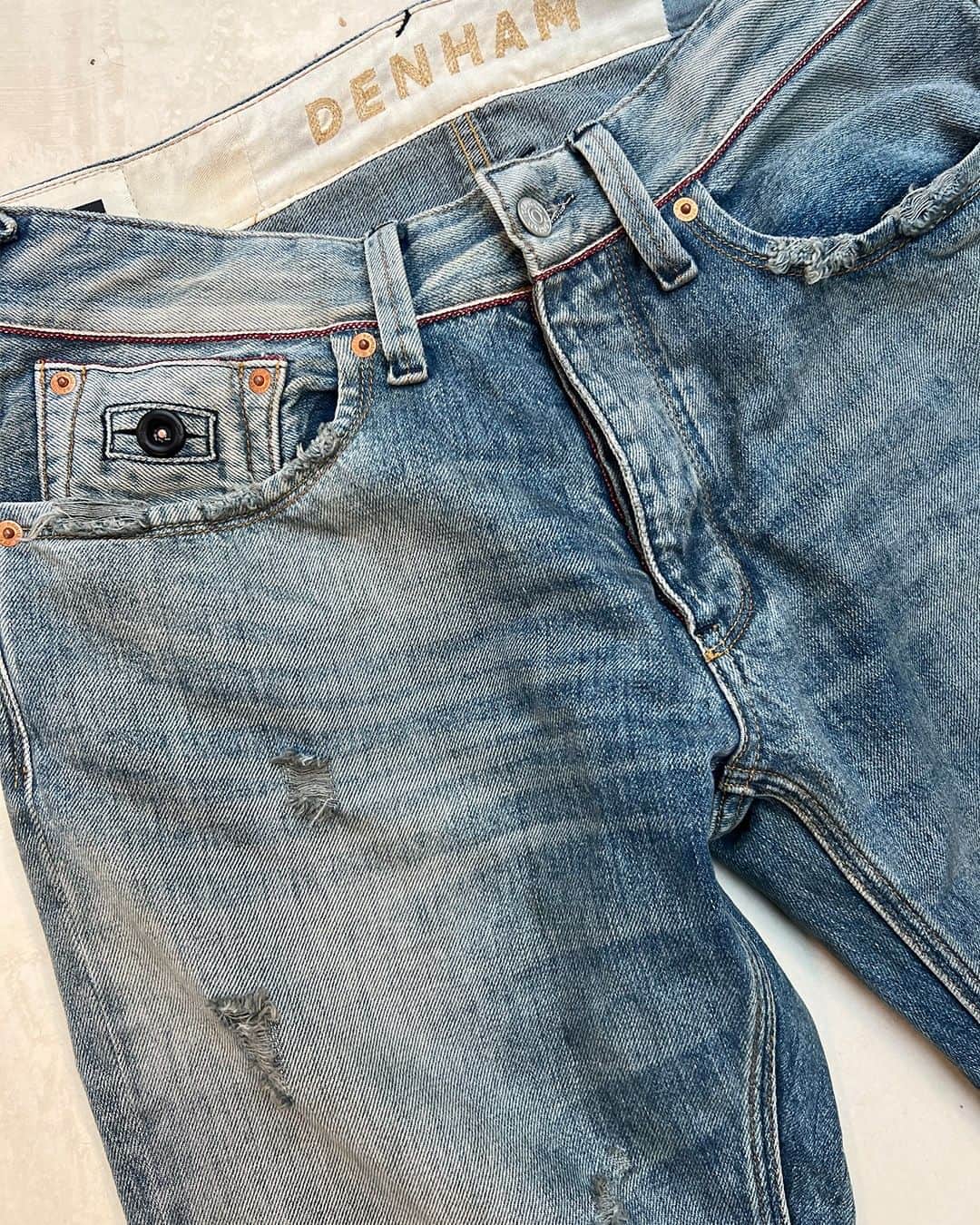 デンハムさんのインスタグラム写真 - (デンハムInstagram)「The CUTTER RIDGE. Inspired by one of the @denham original fits, the CUTTER, and our current best-selling fit, the RIDGE. Part of our 15th-anniversary capsule collection, these special jeans are cut with recycled denim from our Bring Back Your DENHAM jeans initiative. Featuring a medium-aged wash and tinting for an authentic, worn-in look, plus our signature 7 point pockets and selvedge details across the waistband, fly, and coin pocket. 🔥🙏 #DENHAM15thAnniversary」10月5日 19時15分 - denhamthejeanmaker