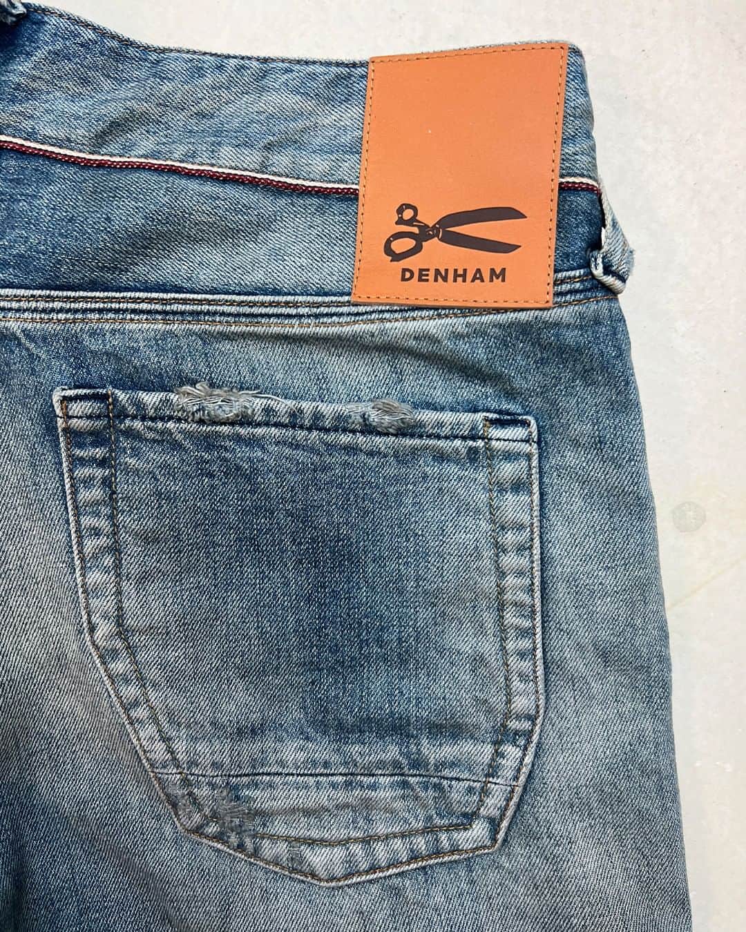 デンハムさんのインスタグラム写真 - (デンハムInstagram)「The CUTTER RIDGE. Inspired by one of the @denham original fits, the CUTTER, and our current best-selling fit, the RIDGE. Part of our 15th-anniversary capsule collection, these special jeans are cut with recycled denim from our Bring Back Your DENHAM jeans initiative. Featuring a medium-aged wash and tinting for an authentic, worn-in look, plus our signature 7 point pockets and selvedge details across the waistband, fly, and coin pocket. 🔥🙏 #DENHAM15thAnniversary」10月5日 19時15分 - denhamthejeanmaker