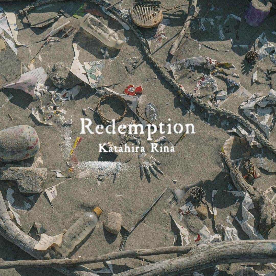 片平里菜のインスタグラム：「. 2023.10.18 Release 5th Album "Redemption"  1.予兆 2.ロックバンドがやってきた 3.いつの日か 4.風の吹くまま 5.Wild Planet 6.密かな幸せ 7.Tom Waits 8.不幸自慢 9.Blah Blah Blah 10.そんな神様がいるもんか 11.ただ笑っていて  全11曲　数量限定盤  CDご購入予定のかたはお近くのお店かネットで予約するのをおすすめします😌」