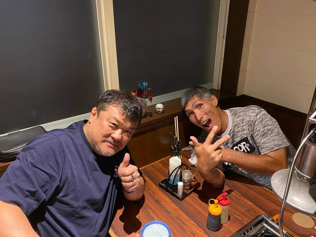 吉田秀彦のインスタグラム：「久しぶりに篠原信一に会った！ 色々と農業の話しを聞いて頑張ってるなと思いました！」