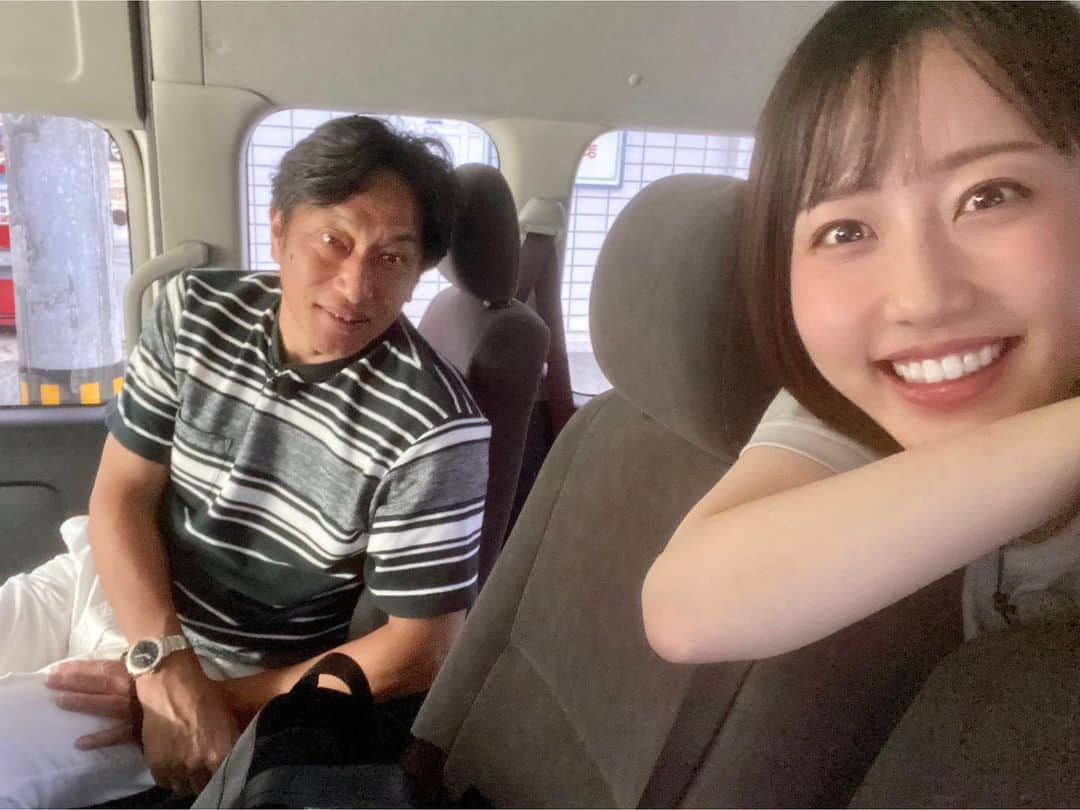 河村綾奈さんのインスタグラム写真 - (河村綾奈Instagram)「「イマナマ女子駅伝部」  控え室や車の中で、原さん含めみんなでする雑談が何よりかけがえのない時間でした。 箱根駅伝のこと、講演会のこと、放送では言えない話もたくさん。 常に笑い声が絶えず、ディレクターさんにしょっちゅう呆れ顔をさせましたが🤣、 こんなに楽しい現場はありませんでした。  一緒に笑い転げ、涙し、文字通り汗もかきました。 皆は「いつもロケをまとめてくれた」と言ってくれましたが、全然そんなことはなく。 最後まで私が一番甘えました。頼りました。弱音を吐きました。 しんどい時間を共有した分、これからもずっと皆を応援しています。 走る姿に、しっかり声援を送ります。  また、『原晋の県人ことば駅伝』としても、たくさんの企画にお付き合いいただきました。 占い珍道中（俵さんありがとうございました❤️）、ハラハラクイズ、20年後への手紙などなど…思い出深いものばかりです。 これからも、 駅伝の名将・原監督と、ふるさと広島でのお茶目な原さんのギャップを是非ご覧ください☺️ コーナーも、今月からパワーアップしますよ〜〜🧞‍♂️🔥  あ、今度発売される『イマナマ女子駅伝部タオル』 とーーーってもかわいくて素敵です！☺️ お楽しみに🫶💕」10月5日 19時23分 - ayanakawa