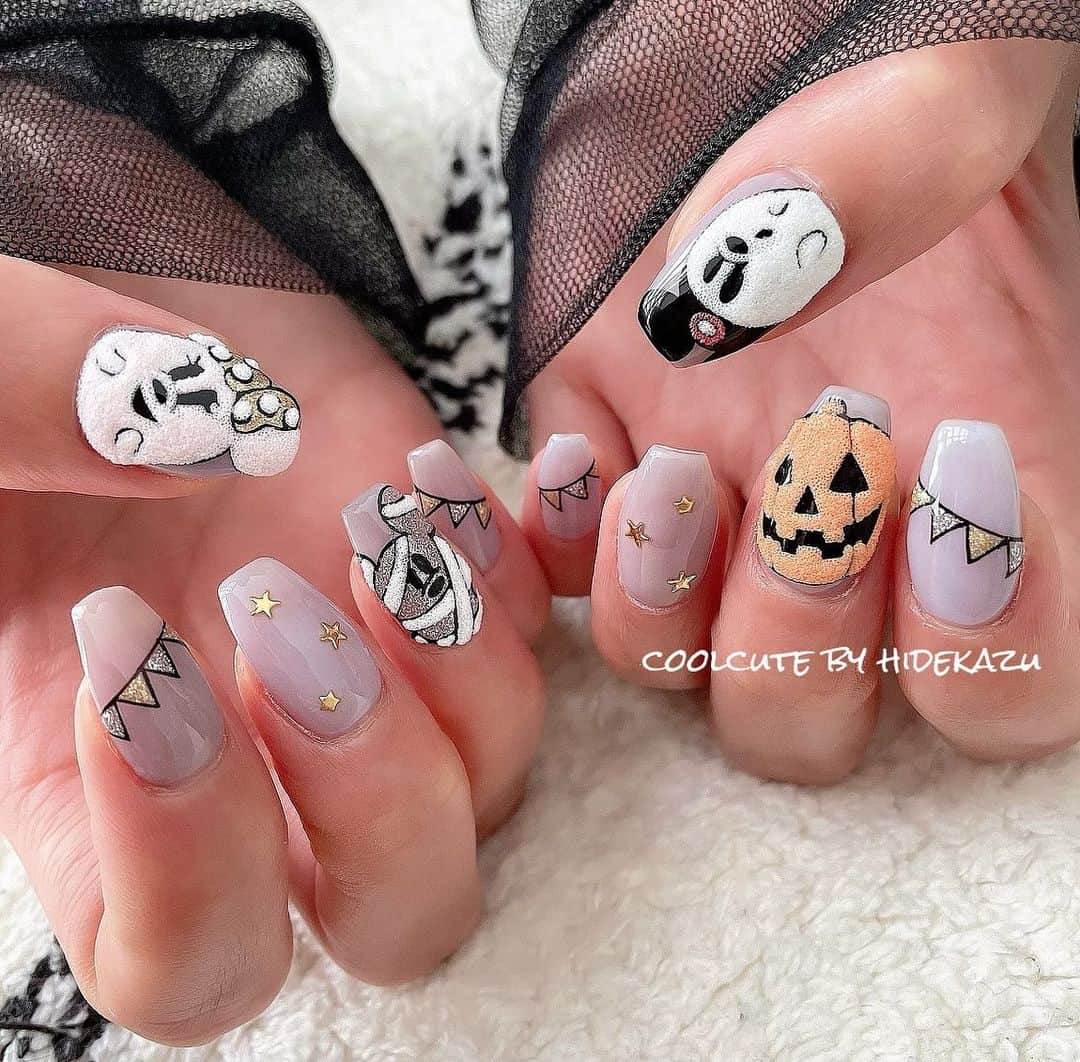 _hidekazu_のインスタグラム：「◇ハロウィンボア ちなみに私はコスプレしたことがありません😗 ・ ・ @raygel.nail_official  @d.nail_offical  ・ ・ ・ ・ ネイル、レッスンのご予約お問い合わせはこちらから⬇️ プライベートサロンCoolCute 中目黒駅徒歩２分  ご予約はLINEより LINE 🆔→「@ghu9662h」  もしくはプロフィールの「メール」よりお問い合わせください。  ・ ・ ・ #大人可愛い#かっこかわいい#coolcute#ネイルサロン#hidekazu#ネイル#ネイルアート#ネイルデザイン#ジェルネイル#ジェルアート#ハロウィン#ハロウィンネイル#ボアネイル#ボアパウダー#ハッピーハロウィン #ディズニーネイル#ハロウィン仕様#nail#nails#nailart#nailartist#gelnail#naildesign#trickortreat#halloween#halloweennail#halloweennails」