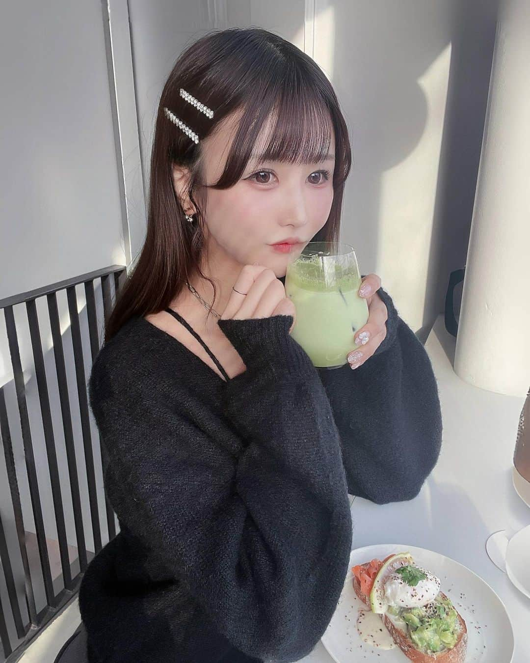 平林萌愛さんのインスタグラム写真 - (平林萌愛Instagram)「カフェで絶対抹茶オレ頼んじゃうひと😼💚  何飲む派〜〜？？💭」10月5日 19時25分 - __hbysgm