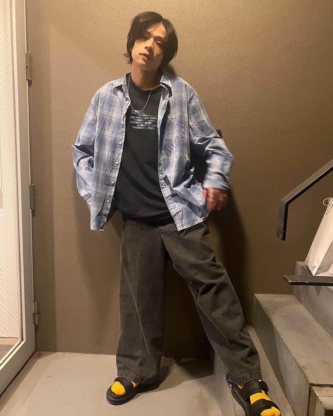 安井一真のインスタグラム：「aiverさんからデニムスラックス👖 頂きました！ いつもありがとうございます！ ラフい一真  @aiver_official」