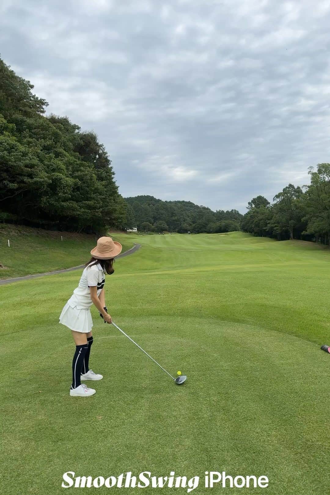 大戸千絵のインスタグラム：「黄色のボールだと、赤い弾道の線がでないらしく😭💦  2ヶ月ぶりのゴルフは105だった🏌️‍♀️ 良い季節になってきました😍  ゴルフはやっぱり最高に楽しいー！  #ゴルフ」