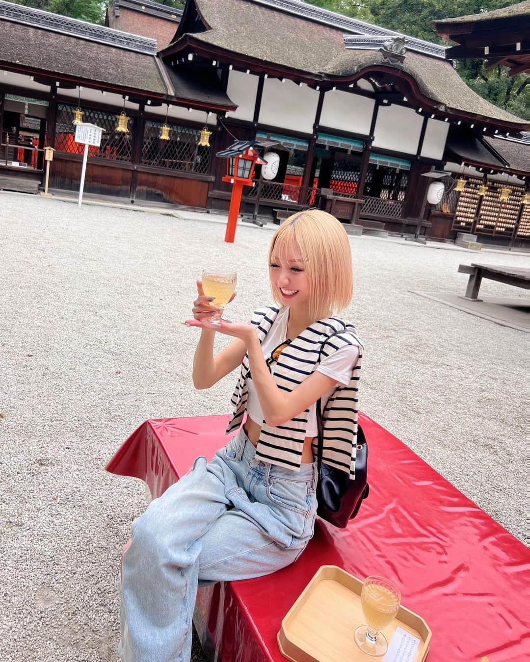 藤堂静華のインスタグラム：「︎︎︎︎☑︎ 💖  美人祈願の神社🧏🏼‍♀️💖 ここ行ってみたかったから行けてよかった🫶🏼✨  しっかり美人水なるものを飲んできました🥂✨  #河合神社#京都#京都旅行 #神社巡り  #美人水#美人祈願#美人度アップ#絵心ゼロ」