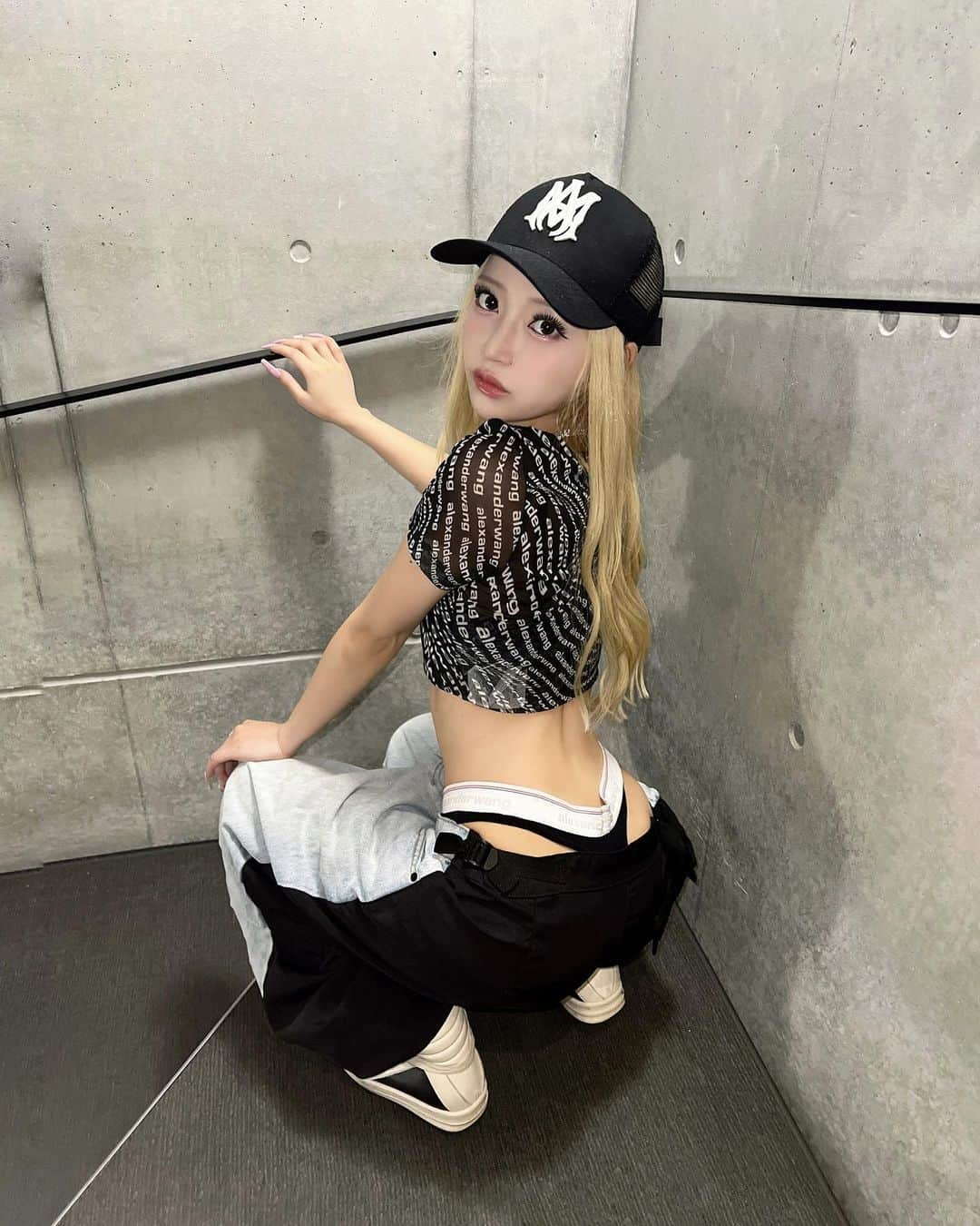 コノミさんのインスタグラム写真 - (コノミInstagram)「🍑🖤」10月5日 19時30分 - serorikanbouchoukan