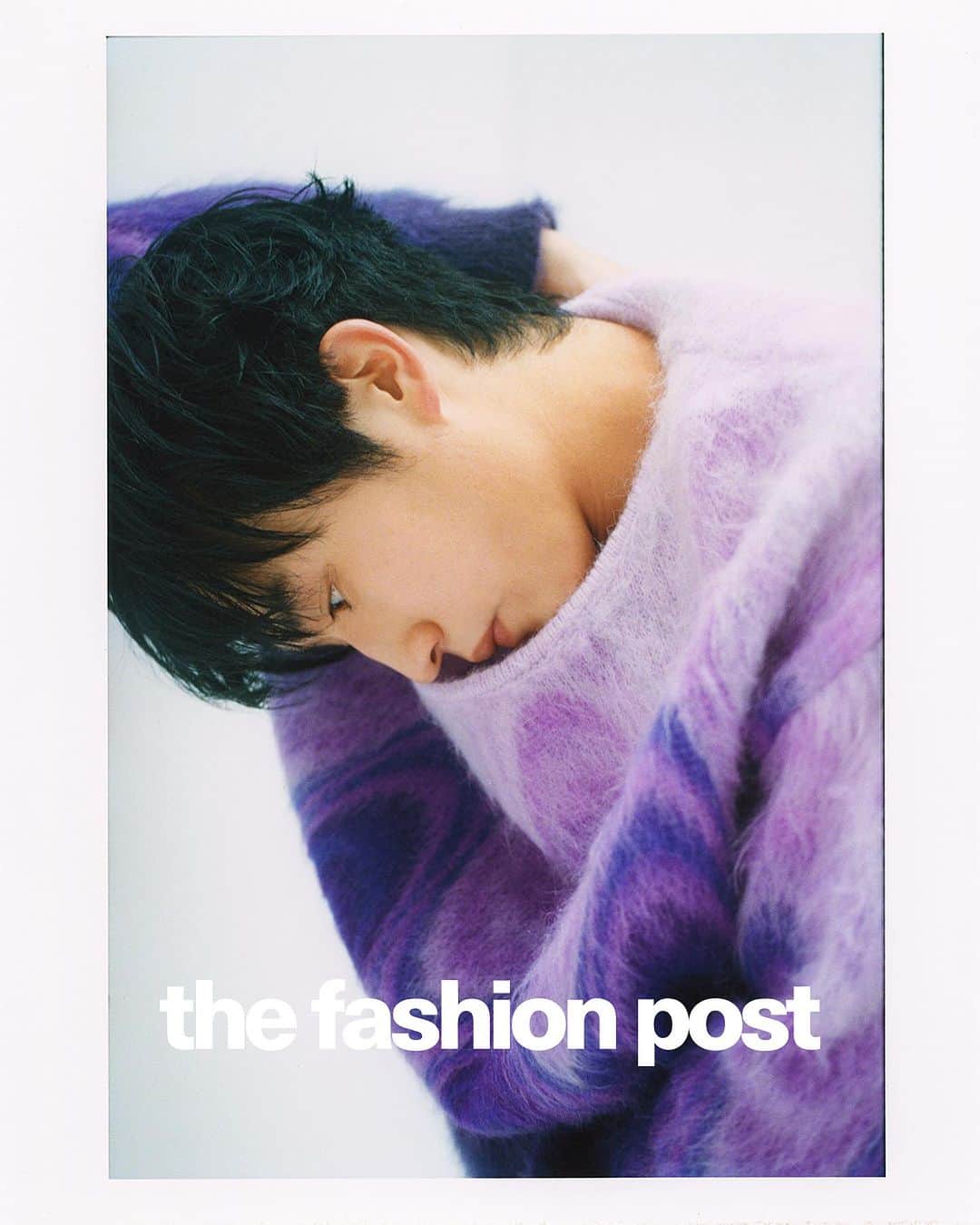 のインスタグラム：「#fashion ETRO with Yosuke Sugino 『杉野遥亮と時を超えて愛されるもの。新たなエトロに身を包んで vol.1』  子どものときのお気に入りのブランケット。目を閉じると、思い浮かぶ宝物たちはいつでもあたたかい。ETRO (エトロ) のクリエイティブ・ディレクター就任後、初となるメンズコレクションを発表した Marco De Vincenzo (マルコ・デ・ヴィンチェンツォ) が思いを馳せたのは、幼少期に過ごした家や目にしたもの、これまで培ってきた素材へのこだわり。自身が過ごしてきた時間と、1968年から培われてきたメゾンの伝統が重なり合うとき、新たなときめきが生まれた。  メゾンのアーカイブファブリックにオマージュを捧げながら、新たな旅立ちを迎えた ETRO 2023-24秋冬コレクションに身を包んだのは、洗練された表現に深みが増す俳優の杉野遥亮。現在を常にアップデートしていく杉野の等身大の魅力と、新クリエイティブ・ディレクターのもと、ルーツに想いを馳せながらも新たに進んでいく ETRO が共鳴した。(第1回／全4回)  model: Yosuke Sugino photography: Yuto Kudo videography: Kei Doguchi styling: RIKU OSHIMA hair & makeup: Tsubasa edit&text: Honami Wachi  #tfp #thefashionpost #etro #エトロ #杉野遥亮 #yosukesugino」