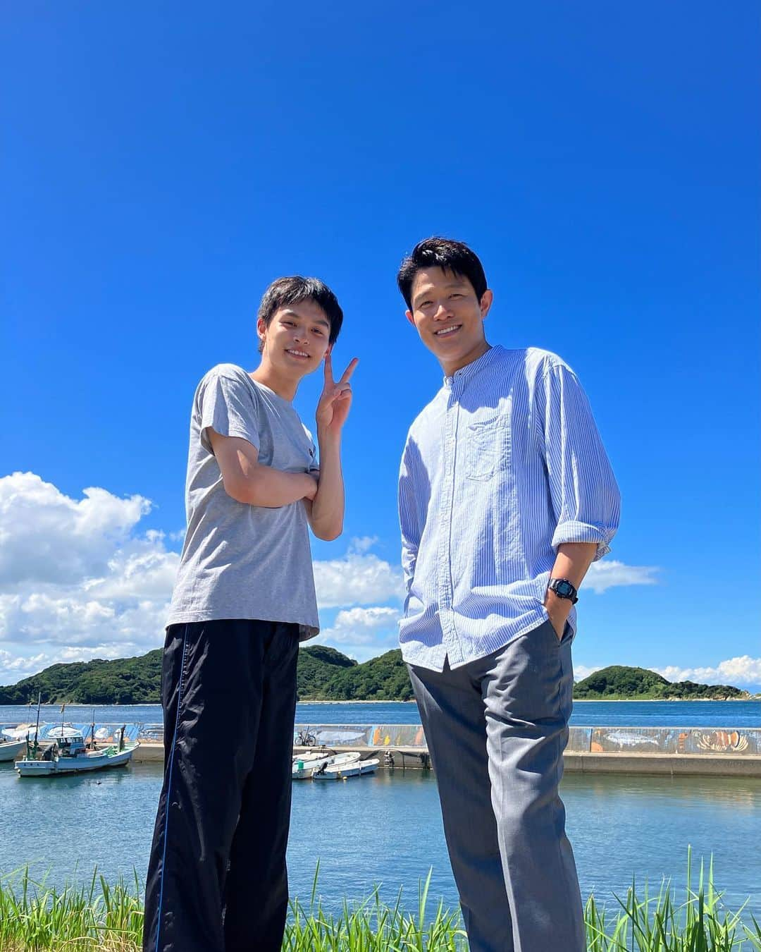 下剋上球児さんのインスタグラム写真 - (下剋上球児Instagram)「🌊☀️  南雲先生と根室くんの三重ロケオフショット📸 暑さを感じさせない爽やかなお二人です✨  #tbs #日曜劇場 #下剋上球児 #鈴木亮平 #兵頭功海 #甲子園 #高校野球」10月5日 19時34分 - gekokujo_kyuji