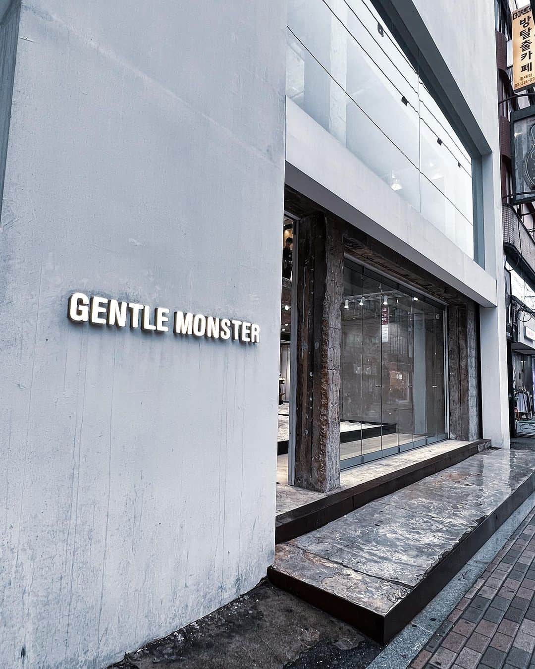 KENZO さんのインスタグラム写真 - (KENZO Instagram)「👓🪭🛠️🇰🇷 @gentlemonster  good place.  #gentlemonster  #korea #glasses」10月5日 19時34分 - dapump.kenzo