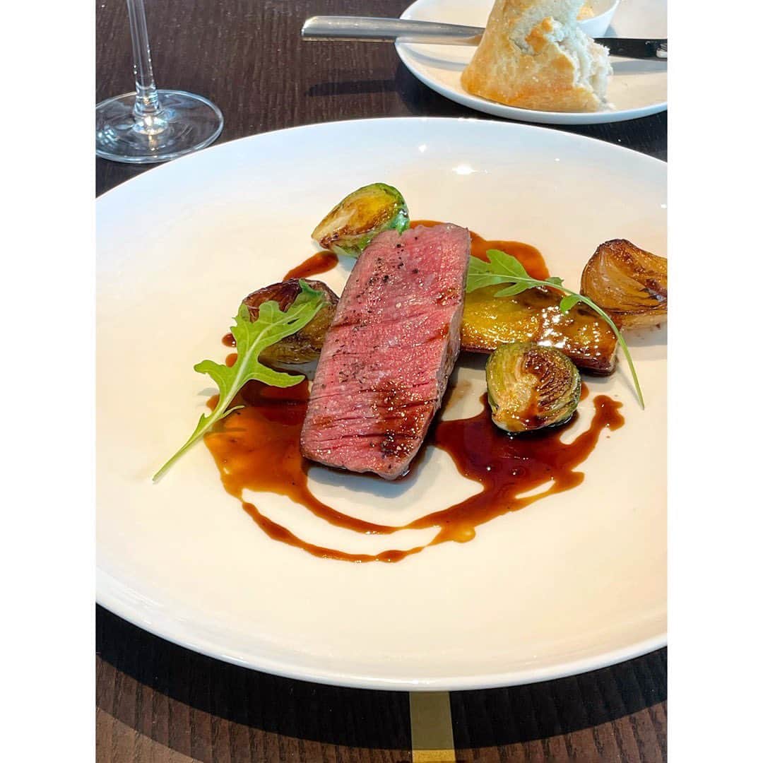 新井乃亜のインスタグラム：「🍽 #thewestinyokohama ✨ #brasserieduquai ✨ 母&父とランチ😌🍽⭐️」