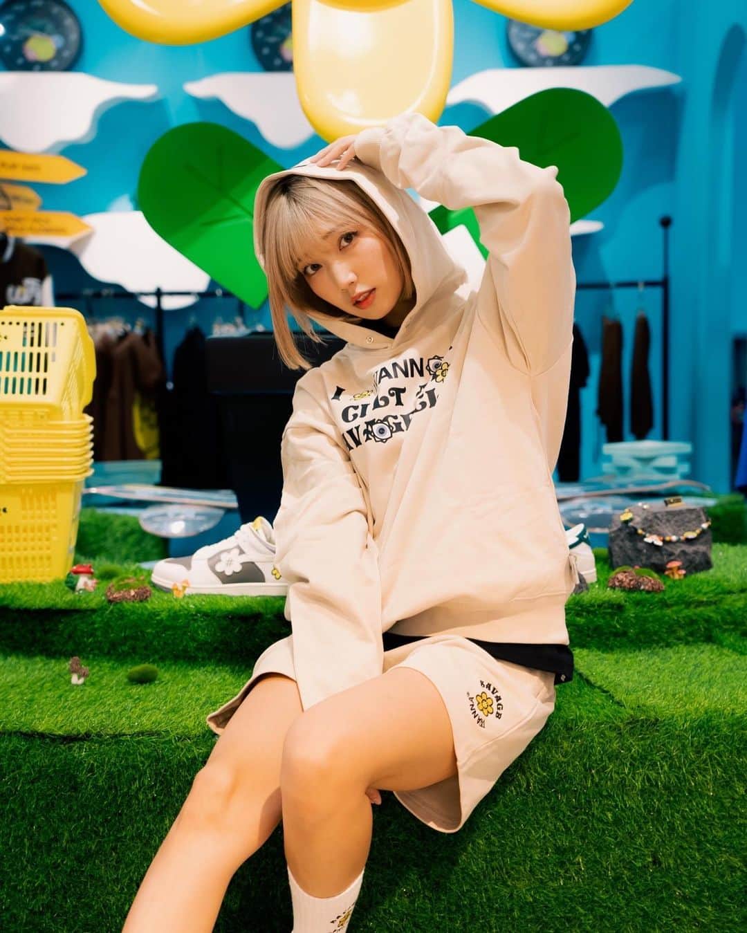 霜月めあのインスタグラム：「🌼👁️🫶 . . . @savage_club2021 @water.the.plant @wanna_jp」