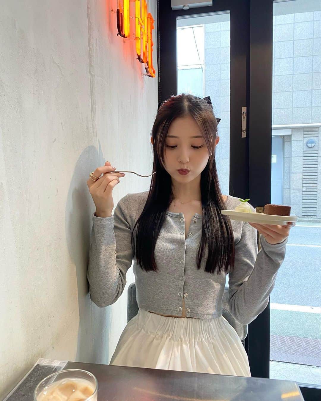 吉井美優のインスタグラム：「🫖♡ ガトーショコラだいすき  新作の抹茶も美味しかった 〜 はあ しあわせ 🥚  #自由が丘カフェ」