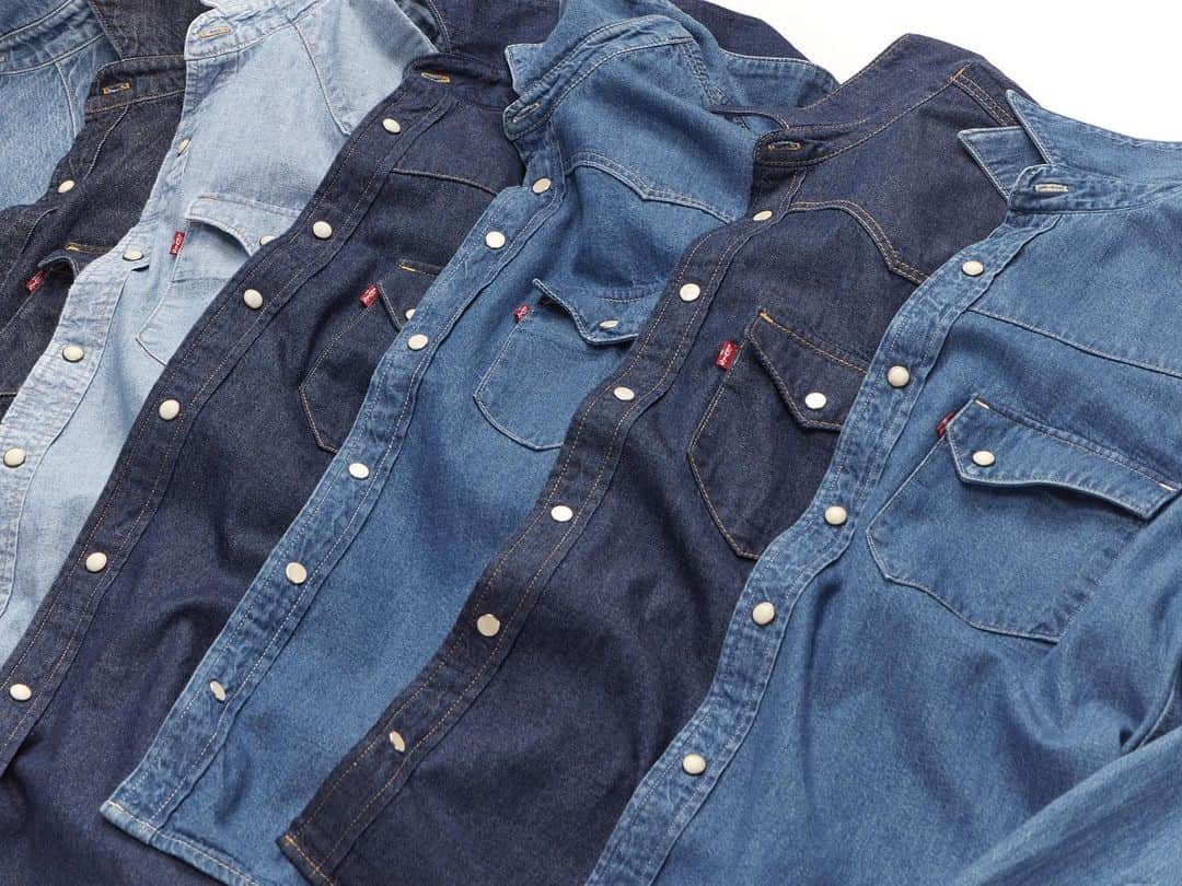 Levi's Japanのインスタグラム：「Denim Shirt クラシックな長袖デニムのウエスタンシャツ。オリジナルのウエスタンディテール。  #リーバイス #Levis #デニムコーデ #デニム  #ウエスタン #デニムコーデ #デニムパンツ  #デニムジャケット #デニムオンデニム  #デニムセットアップ #デニムシャツ」