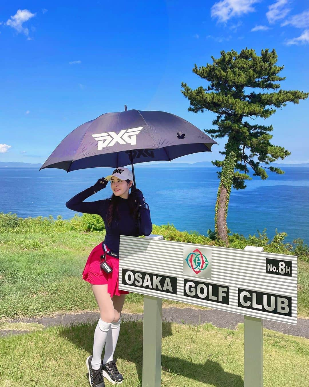 ミカのインスタグラム：「☀︎ 大阪ゴルフクラブ行った時の 写真なつかし〜🏖️⛳️  暑かったけど景色が最高だったな☀︎  今年の夏は、いつも以上に 紫外線対策やスキンケアして頑張りました🙆‍♀️  いろんなコスメを購入し お世話になったqoo10様から 「MEGA KIT」第3段を頂いたので その中でのお気に入りをレビューします🎁  ⚫︎numbuzin トーンアップクッション 今流行りのnumbuzin！ クッションファンデは SPFが高くて紫外線対策にもなるので ゴルフのときにも助かるアイテム⛳️  ⚫︎2aNのデュアルチーク 肌馴染み良くてめっちゃお気に入り💄  ⚫︎AMUSE ジェルフィットティント ジェリーの質感でうるうるして パッケージも可愛かった〜🌼 　  いまqoo10で行われている 20%メガポキャンペーンとは 購入金額の20%が返ってくるので めっちゃお得ですヽ(´▽｀)/  チェックしてみてね👀  #Qoo10MegaKit #qoo10#メガポ#メガ割#qoo10購入品#韓国コスメ#日焼け対策#クッションファンデ#大阪ゴルフクラブ#ゴルフ女子#大阪ゴルフ#関西ゴルフ#海の見えるゴルフ場#海#景色最高#ゴルフ女子#PR」