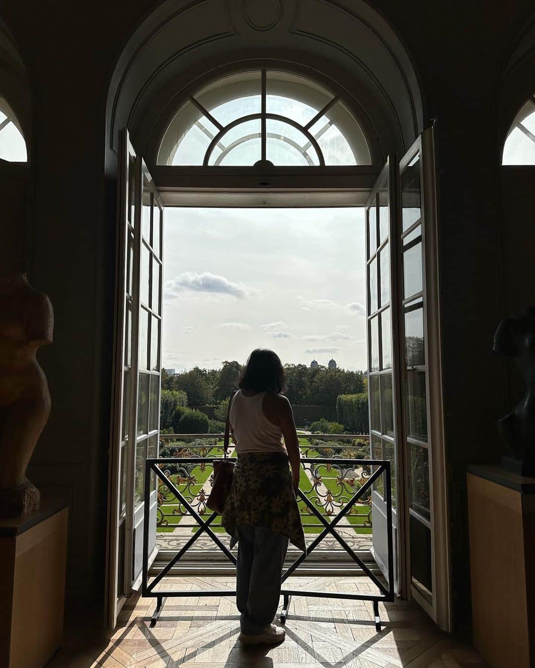 Putri Anindyaさんのインスタグラム写真 - (Putri AnindyaInstagram)「Week 1 //   Ricoh and some dump vids & photos from phone in my first week in Paris. I think I should post more of these. It feels good when I check my own feed and looking back at the old post to find raw memories in it. Not only the postcard pics or ads that I posted :) hope you guys don’t mind with these! Well, if you mind i wouldn’t care as well cause this is personal time machine anyway ✨🫶🏼  Locations :  Slide 1 & 2 : Petit Palais Museum (free entry!) 3 : bistrot marguerites (love the area, near from hotel de ville) 4 & 5 : Musée Rodin 6 : Opera (Palais Garnier area)  7 : front of the statue memorial to the armenian genocide (near pont des invalides) 8 : rue de la tour 9 : metro line 12 with @jeanneriejp  10 : architecture jean nouvel (front of palais royal - Musée du Louvre metro station)    4 & 7 📸 by @kabutipis  #paris #travel #museum」10月5日 19時51分 - puanindya