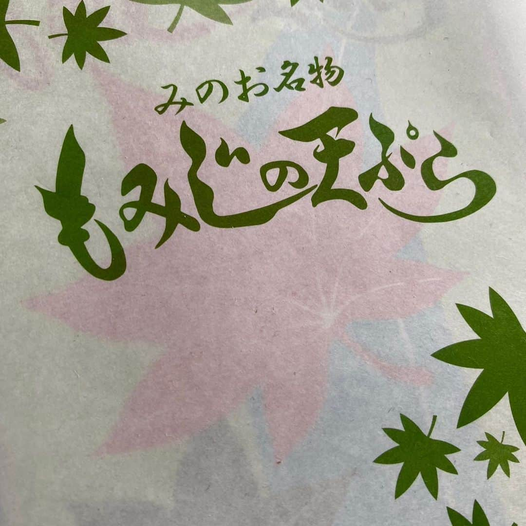 渥美友里恵さんのインスタグラム写真 - (渥美友里恵Instagram)「今年も 🍑×ブッラータチーズ たくさんお世話になりました、 桃の季節、またね😢  ヒグチユウコさんのお気に入りのお皿は、大事にしすぎて眺めていましたがこの夏、フレンチトーストをのせて煌びやかにデビューさせました🐈‍⬛ かわいすぎる…！  最近は @crispsaladworks の 秋のシーズナルサラダな日々🥗 私の肌の治安を守ってくれています 口内炎もすぐ治る魔法サラダ🪄🫶🏻  今は美味しいドレッシングの作り方を研究中です☺︎  #foodphotography 👍🏻 #桃とブッラータ  #ジャム作り #フレンチトースト #ヒグチユウコ  #もみじの天ぷら  #夏の和菓子 #冷やしみたらし  #udon  #美味しいサラダ  #foodstagram #美味しいもの #美味しいご飯 #먹스타 #음식 #음식사진」10月5日 19時59分 - yurie_atsumi_