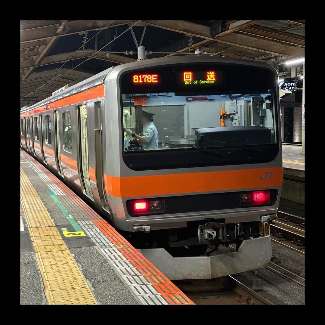 伊藤壮吾のインスタグラム：「#今日の鉄道 1192番線 京葉線の臨時、8178E西船橋ゆき。 西船橋で、南船橋から来る東所沢ゆきに連絡してくれます。」