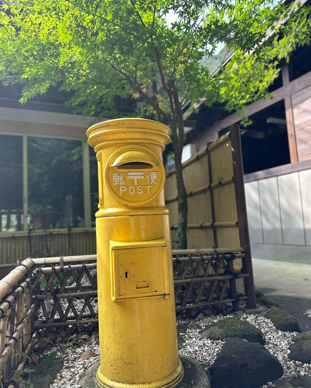 川原由維さんのインスタグラム写真 - (川原由維Instagram)「幸せの黄色🟡のポスト📮  赤も📮可愛いけど 黄色🟡も可愛い📮  #幸せの黄色いポスト #ポスト」10月5日 19時55分 - yui5520