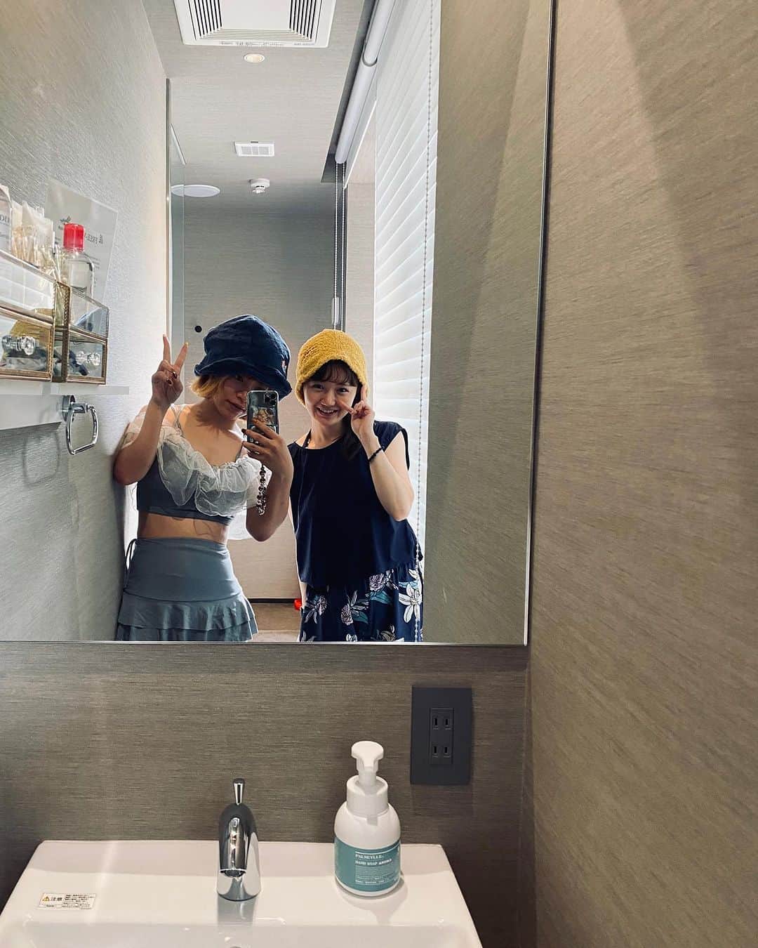 渡邊りつのインスタグラム：「先日。  おざきちゃんと @ozapure15  らぶ。さうなたいがー🐅  @_saunatiger_」