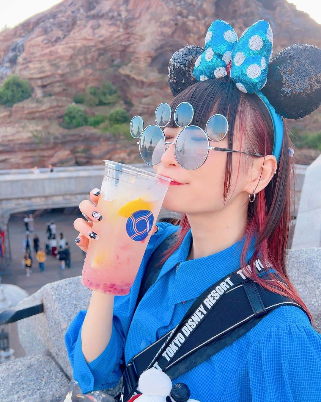 ピンキー！☆藤咲彩音のインスタグラム：「🪼🐠🏝️🐙🐢  𓂃𓂃𓂃𓂃𓂃𓂃𓂃𓂃𓂃𓂃 めっちゃ満足そうな顔😃  #ディズニー #ディズニーシー #オリエンタルランド #カチューシャ #ミニーコーデ #ディズニーコーデ #Disney #disneysea」