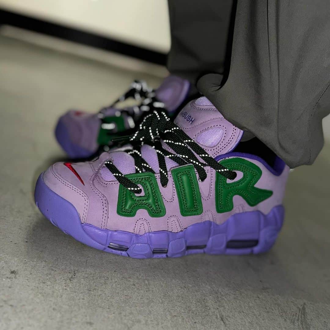 VERBALさんのインスタグラム写真 - (VERBALInstagram)「𝖳𝗈𝗆𝗈𝗋𝗋𝗈𝗐🌐🫡  @nike 𝗑 @ambush_official  𝖴𝖯𝖳𝖤𝖬𝖯𝖮 𝖫𝖮𝖶 𝖡𝖫𝖠𝖢𝖪 + 𝖫𝖠𝖵𝖤𝖭𝖣𝖤𝖱 𝗁𝗂𝗍 𝗐𝗈𝗋𝗅𝖽𝗐𝗂𝖽𝖾 𝟣𝟢.𝟨 𝖥𝗋𝗂𝖽𝖺𝗒  𝖠𝖬𝖡𝖴𝖲𝖧𝖣𝖤𝖲𝖨𝖦𝖭.𝖢𝖮𝖬 𝖠𝖬𝖡𝖴𝖲𝖧® 𝖶𝖮𝖱𝖪𝖲𝖧𝖮𝖯 𝖠𝖬𝖡𝖴𝖲𝖧® 𝖶𝖮𝖱𝖪𝖲𝖧𝖮𝖯 𝟤 𝖠𝖬𝖡𝖴𝖲𝖧® 𝖶𝖮𝖱𝖪𝖲𝖧𝖮𝖯 𝖦𝖨𝖭𝖹𝖠 𝖠𝖬𝖡𝖴𝖲𝖧® 𝖧𝖠𝖭𝖪𝖸𝖴 𝖴𝖬𝖤𝖣𝖠 𝖭𝖨𝖪𝖤 𝖲𝖭𝖪𝖱𝖲 𝖠𝖯𝖯 𝖶𝖮𝖱𝖫𝖣𝖶𝖨𝖣𝖤  #nike #nitesport #ambush #nikewomen #uptempo #nikeuptempo #sneakernews」10月5日 19時59分 - verbal_ambush