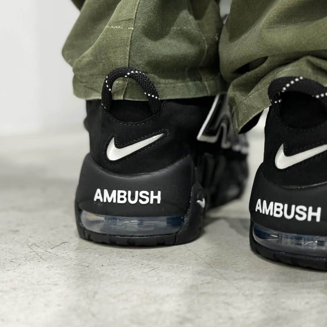 VERBALさんのインスタグラム写真 - (VERBALInstagram)「𝖳𝗈𝗆𝗈𝗋𝗋𝗈𝗐🌐🫡  @nike 𝗑 @ambush_official  𝖴𝖯𝖳𝖤𝖬𝖯𝖮 𝖫𝖮𝖶 𝖡𝖫𝖠𝖢𝖪 + 𝖫𝖠𝖵𝖤𝖭𝖣𝖤𝖱 𝗁𝗂𝗍 𝗐𝗈𝗋𝗅𝖽𝗐𝗂𝖽𝖾 𝟣𝟢.𝟨 𝖥𝗋𝗂𝖽𝖺𝗒  𝖠𝖬𝖡𝖴𝖲𝖧𝖣𝖤𝖲𝖨𝖦𝖭.𝖢𝖮𝖬 𝖠𝖬𝖡𝖴𝖲𝖧® 𝖶𝖮𝖱𝖪𝖲𝖧𝖮𝖯 𝖠𝖬𝖡𝖴𝖲𝖧® 𝖶𝖮𝖱𝖪𝖲𝖧𝖮𝖯 𝟤 𝖠𝖬𝖡𝖴𝖲𝖧® 𝖶𝖮𝖱𝖪𝖲𝖧𝖮𝖯 𝖦𝖨𝖭𝖹𝖠 𝖠𝖬𝖡𝖴𝖲𝖧® 𝖧𝖠𝖭𝖪𝖸𝖴 𝖴𝖬𝖤𝖣𝖠 𝖭𝖨𝖪𝖤 𝖲𝖭𝖪𝖱𝖲 𝖠𝖯𝖯 𝖶𝖮𝖱𝖫𝖣𝖶𝖨𝖣𝖤  #nike #nitesport #ambush #nikewomen #uptempo #nikeuptempo #sneakernews」10月5日 19時59分 - verbal_ambush