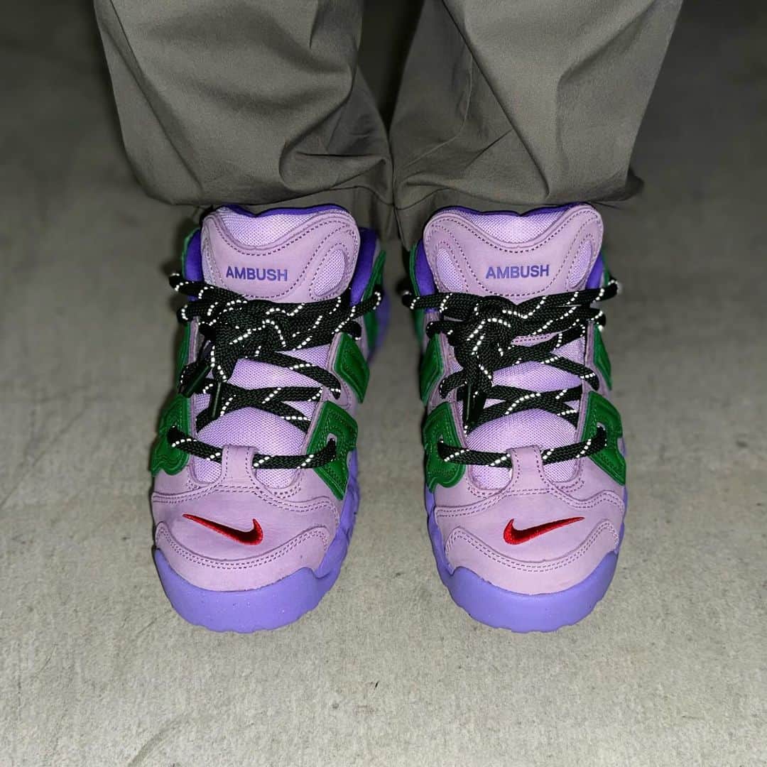VERBALさんのインスタグラム写真 - (VERBALInstagram)「𝖳𝗈𝗆𝗈𝗋𝗋𝗈𝗐🌐🫡  @nike 𝗑 @ambush_official  𝖴𝖯𝖳𝖤𝖬𝖯𝖮 𝖫𝖮𝖶 𝖡𝖫𝖠𝖢𝖪 + 𝖫𝖠𝖵𝖤𝖭𝖣𝖤𝖱 𝗁𝗂𝗍 𝗐𝗈𝗋𝗅𝖽𝗐𝗂𝖽𝖾 𝟣𝟢.𝟨 𝖥𝗋𝗂𝖽𝖺𝗒  𝖠𝖬𝖡𝖴𝖲𝖧𝖣𝖤𝖲𝖨𝖦𝖭.𝖢𝖮𝖬 𝖠𝖬𝖡𝖴𝖲𝖧® 𝖶𝖮𝖱𝖪𝖲𝖧𝖮𝖯 𝖠𝖬𝖡𝖴𝖲𝖧® 𝖶𝖮𝖱𝖪𝖲𝖧𝖮𝖯 𝟤 𝖠𝖬𝖡𝖴𝖲𝖧® 𝖶𝖮𝖱𝖪𝖲𝖧𝖮𝖯 𝖦𝖨𝖭𝖹𝖠 𝖠𝖬𝖡𝖴𝖲𝖧® 𝖧𝖠𝖭𝖪𝖸𝖴 𝖴𝖬𝖤𝖣𝖠 𝖭𝖨𝖪𝖤 𝖲𝖭𝖪𝖱𝖲 𝖠𝖯𝖯 𝖶𝖮𝖱𝖫𝖣𝖶𝖨𝖣𝖤  #nike #nitesport #ambush #nikewomen #uptempo #nikeuptempo #sneakernews」10月5日 19時59分 - verbal_ambush