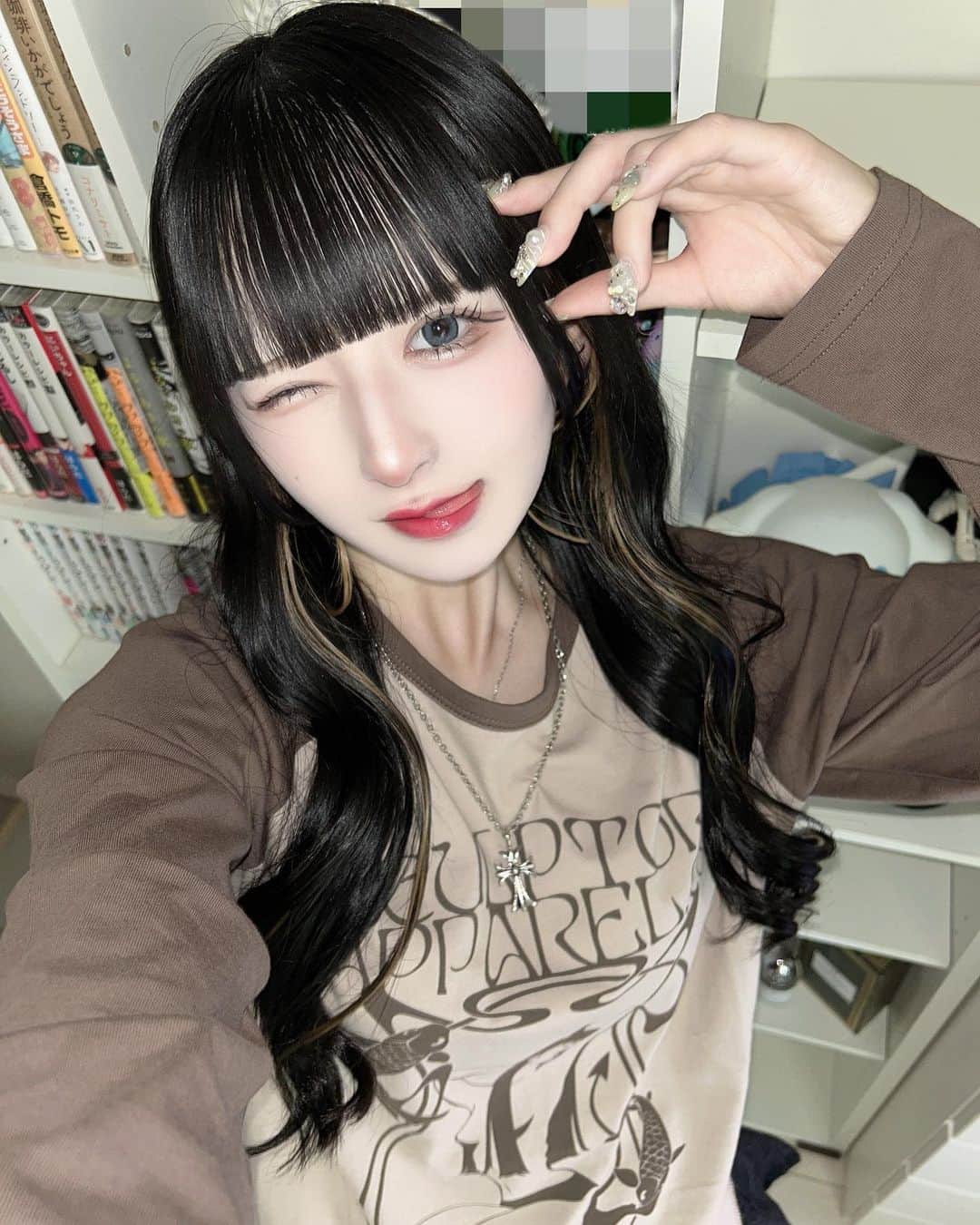 狐波ろんのインスタグラム：「@sculptor_jp さんの秋っぽいロンTかわちい(ᐢᴖ ·̫ ᴖᐢ)👍🏻🌟 10/13（金）昼12時 zozzotowにて発売やよー要チェック‼️  . #秋服 #pr」