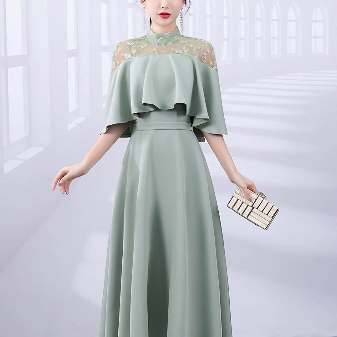 manondesign マノンデザインさんのインスタグラム写真 - (manondesign マノンデザインInstagram)「落ち着いたグリーンにケープ型の袖が魅力のAラインドレス。 首元の花柄レースが程よい抜け感に。 体型をカバーしつつ、エレガントに決まるドレスです。  －－－－－－－－－－－－－－－－－－－－－  ✔︎検索コード ⇨　MNTB8293 ✔︎price ⇨　10,800円(内税) ✔︎¥6,000以上で送料無料🛫 🎟初回5%OFFクーポン:【WEL5】 LINE Pay,PayPay利用可能 ✔︎タグ付けやメンションで公式ショップやInstagramにてお写真をご紹介させていただきます♡ －－－－－－－－－－－－－－－－－－－－－ . #結婚式コーデ #お呼ばれコーデ #ドレス #二次会ドレス #結婚式ドレス #お呼ばれドレス #パーティードレス #結婚式二次会 #二次会コーデ #結婚式お呼ばれ #結婚式アイテム #お呼ばれワンピース #結婚式準備 #ドレスコーデ #パーティーコーデ #パーティースタイル #フォーマルドレス #ロングワンピース #お呼ばれスタイル #お呼ばれファッション #manondesign」10月5日 20時00分 - manondesignjp