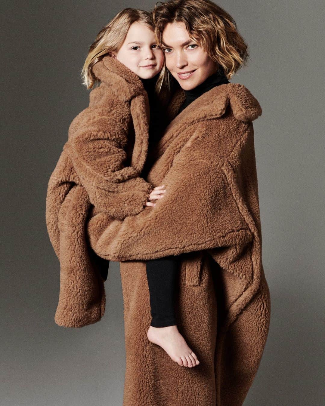 マックスマーラのインスタグラム：「The iconic #MaxMaraTeddyBear coat is turning 10! In celebration of the anniversary, discover the new Mini Teddy - a limited edition collection designed for aspiring young fashion enthusiasts. Find your favorite piece, now available at maxmara.com and select flagship stores. #MaxMaraTeddyTen #MaxMara」