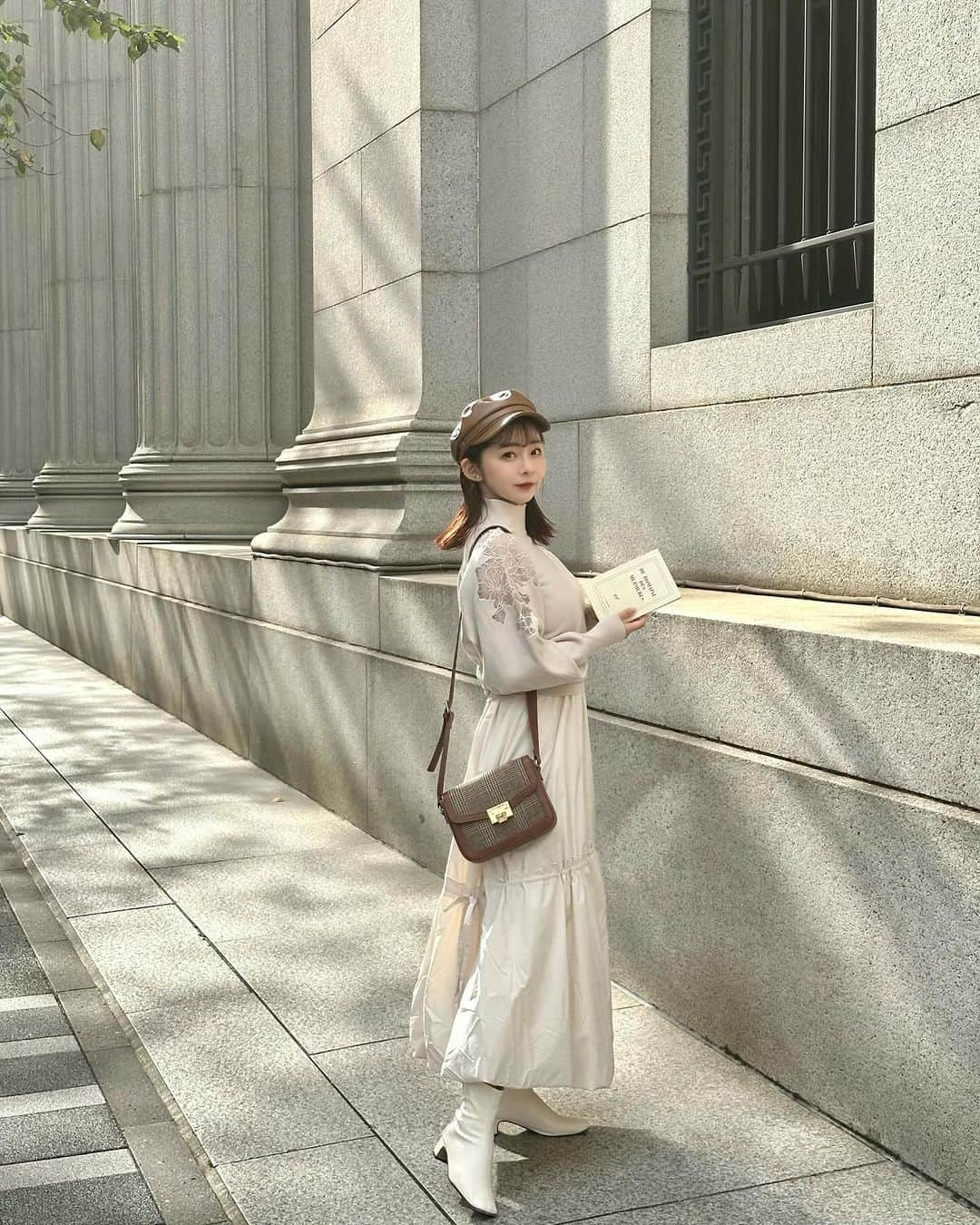 横田亜美さんのインスタグラム写真 - (横田亜美Instagram)「. 一気に気温が下がったね🍂 . 私が今期初めて手に入れた ニットは @lagunamoon_com ♡ . ☑️エンブロイダリーニットプルオーバー アイボリー(F) 着用　158cm . 腕の透け刺繍がかわいいね〜 . . #PR #lagunamoon #gu #gu購入品 #秋服 #秋服コーデ #ニット #白ニット #158cm #158cmコーデ #30代ファッション #白ブーツ #秋」10月5日 20時02分 - amimi0218