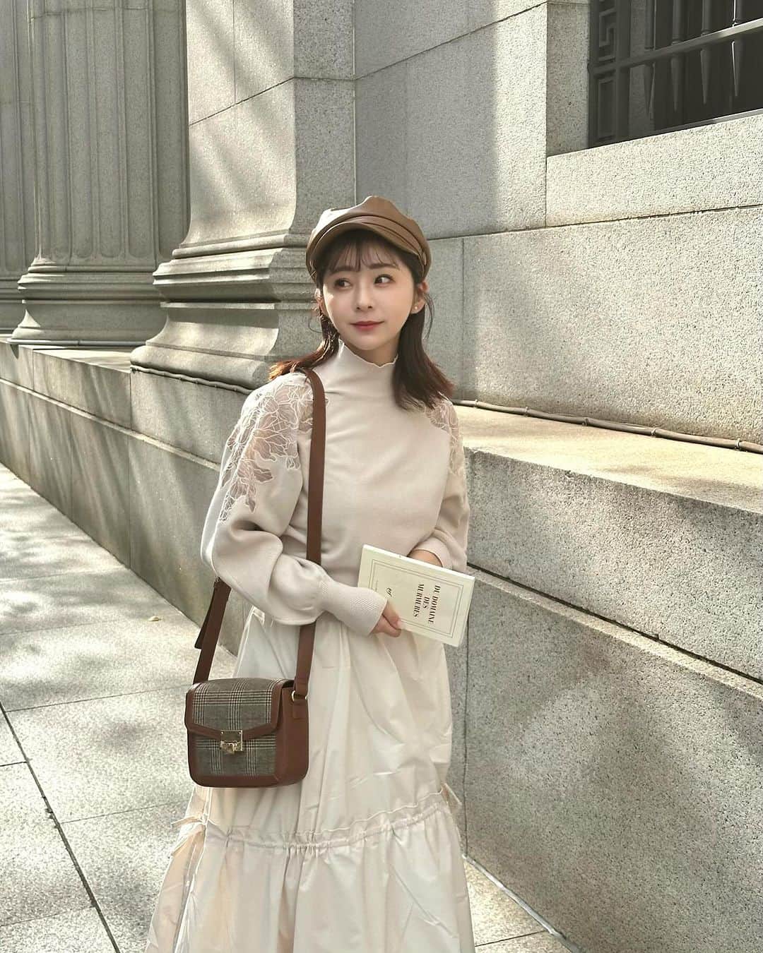 横田亜美のインスタグラム：「. 一気に気温が下がったね🍂 . 私が今期初めて手に入れた ニットは @lagunamoon_com ♡ . ☑️エンブロイダリーニットプルオーバー アイボリー(F) 着用　158cm . 腕の透け刺繍がかわいいね〜 . . #PR #lagunamoon #gu #gu購入品 #秋服 #秋服コーデ #ニット #白ニット #158cm #158cmコーデ #30代ファッション #白ブーツ #秋」