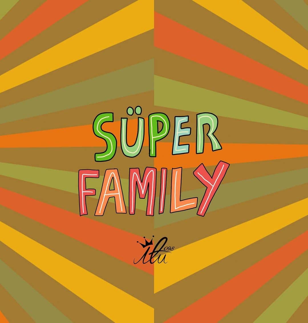 original brand 【ilu098】さんのインスタグラム写真 - (original brand 【ilu098】Instagram)「SUPER FAMILY. 大切な家族の日。 みんなでお揃いのTシャツへ袖を通し、 少し照れながらも、 なんだか胸が躍る。ワクワク感。 家族だからこそ、感じる安心感。 お祝いの日、記念撮影、運動会、家族旅行。 特別な日を更に特別な日へ、 最高にスーパーな思い出が溢れますように。  家族はいつだってスーパーだッ！  #ilu098 #家族tシャツ #スーパーファミリー #superfamily #familylife  #そして愛犬たちも」10月5日 20時02分 - ilu098
