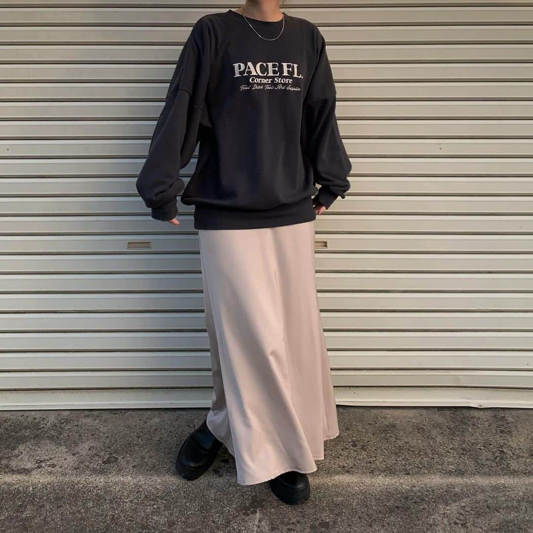 micha_n1213さんのインスタグラム写真 - (micha_n1213Instagram)「. サテン素材とスウェットの合わせすき🥳♡  sweat / @ungrid_official  skirt / @ancreed_official  #ancreed#アンクリード #PR」10月5日 20時06分 - _____mi1213