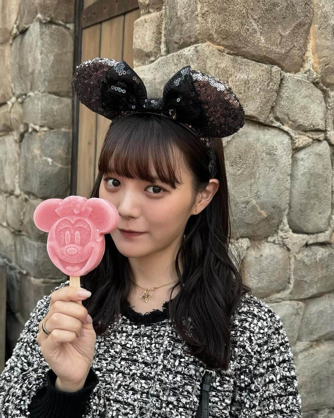 木村なつみのインスタグラム：「🐭🏰🩶 もう寒い！ 何枚目が好き~？🗣️」