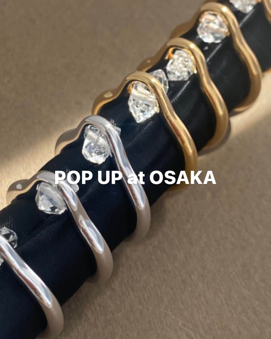 un by Tomoyo Yoshidaのインスタグラム：「_ POP UP at Osaka 10.7 sat - 10.10 tue  1年ぶりとなる関西での期間限定イベントを開催いたします。  今回のために制作中の1点もののハーキマーRingやトルマリンRingをはじめ、直営店でしかご覧いただけないアイテム、大阪では初展開となる限定アイテムを販売いたします。 また今回もアルファベット刻印リングの受注会も開催する他、23AWから定番アイテムまでフルラインナップでご覧いただけます。  スタッフ一同、心よりお待ちしております。  Date: 10.7 sat  11:00 - 19:00 10.8 sun  11:00 - 19:00 10.9 mon  11:00 - 19:00 10.10 tue  11:00 - 17:00  Place: 大阪府大阪市中央区博労町4丁目4-6 TB博労町ビル BPガーデンシティ南船場5F」