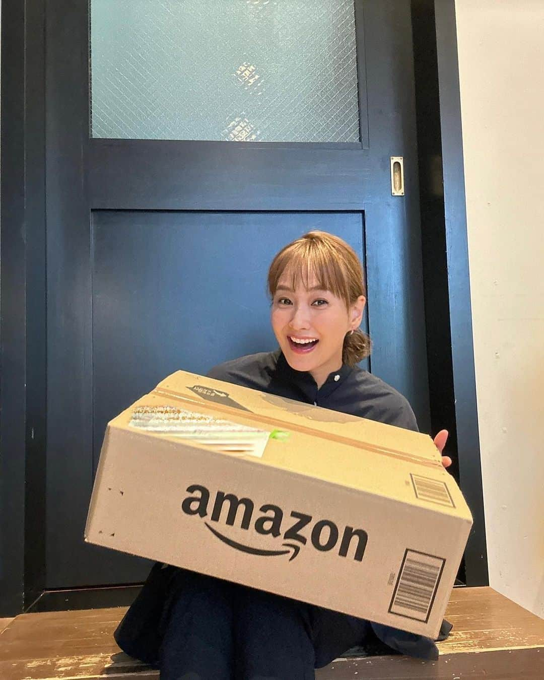 藤本美貴のインスタグラム：「Amazonさんからお声がけいただき投稿した内容にたくさんのリアクションをいただきました！ いろいろなコメントありがとうございました！   みなさん、日用品のまとめ買いを狙っている方が多いみたいですね！ 買い物に行く時間がなくても、プライム会員だと配送無料で商品購入できるのでほんとに助かってます。   Amazonプライムには、「プライム感謝祭」や「プライムデー」など会員限定セール開催や、 Prime Videoでは対象の映画やアニメが見放題なのとAmazon Music Primeも利用できちゃうのでとってもお得なんです☺︎ みなさんはAmazonプライムのどんなサービスを活用していますか？ おすすめがあったらぜひコメントで教えてください！     日々の生活をいつも助けてくれているAmazonさんがプレゼントキャンペーンを実施中！ 10/6（金）までに「Amazonプライム会員で良かった！と思った瞬間」をテーマに、日々の暮らしの支えとなっているエピソードを投稿すると抽選で100名様にAmazonギフトカードがプレゼントされるんだって！   Amazon Japanの公式twitter(X)をチェックしてみてください♡ https://twitter.com/AmazonJP?s=20   一緒にお得に便利に毎日を楽しみましょう！   #pr #プライム感謝祭 #Amazon」