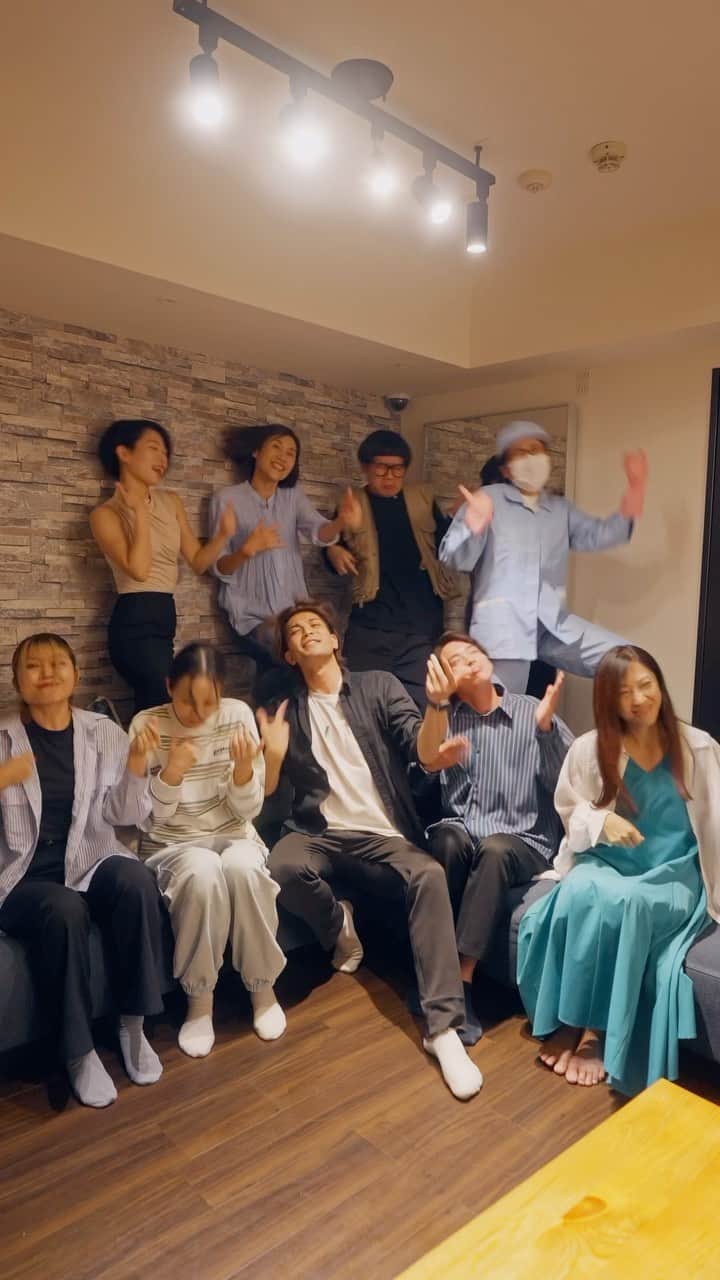 カケタクのインスタグラム：「The classic never gets old✨ Fun time😎✨ ・ choreo @kaketaku.japan  #ChoriChoriDilTera #PhoolAurAngaar @kumarsanuofficial」
