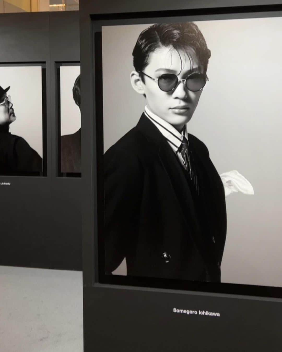 藤間園子さんのインスタグラム写真 - (藤間園子Instagram)「#操上和美 さん写真展『50,50 FIFTY GENTLEMEN OF EYEVAN』、本日より#青山スパイラルガーデン で開催です❗️😎 . . #アイヴァン 50周年記念㊗️ #今月11日まで #写真集は明日6日発売です 📘✨ #是非お立ち寄り下さい #市川染五郎 #photoexhibition #KazumiKurigami ✖︎ #eyevan 👓 #aoyamaspiralgarden  #tokyo #oct5th-11th2023 #goldenanniversary ofeyevan #commemorativephotobook #releasedtomorrow 📕 #cogratulations 🎉 #SomegoroIchikawa」10月5日 11時17分 - sonoko_kouraiya