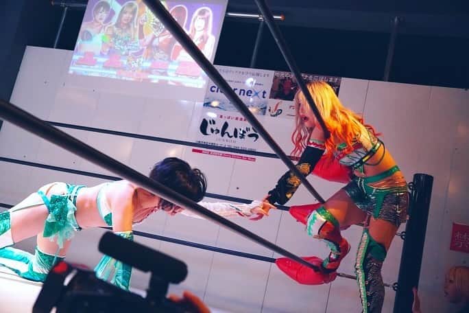 本間多恵さんのインスタグラム写真 - (本間多恵Instagram)「*･゜ﾟ･*:.｡..｡.:*･*:.｡. .｡.:*･゜ﾟ･* Special thank you!!  I want to enjoy this ring more and more...❤️‍🔥   #STARDOM #MOONDOM #luchadora #wrestler #japan #inbound #love #again」10月5日 11時18分 - taehonma