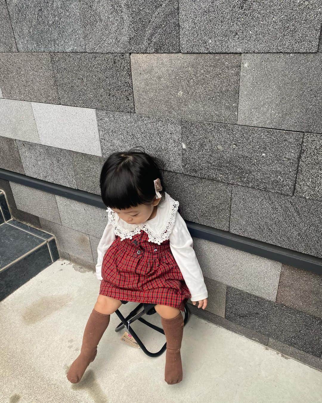 艾芊芊さんのインスタグラム写真 - (艾芊芊Instagram)「秋のもち#familiar #ベビーコーデ #ベビーワンピース」10月5日 11時27分 - iceykoko