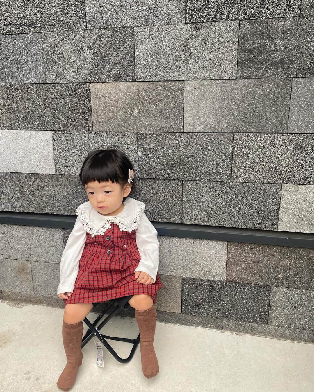 艾芊芊さんのインスタグラム写真 - (艾芊芊Instagram)「秋のもち#familiar #ベビーコーデ #ベビーワンピース」10月5日 11時27分 - iceykoko