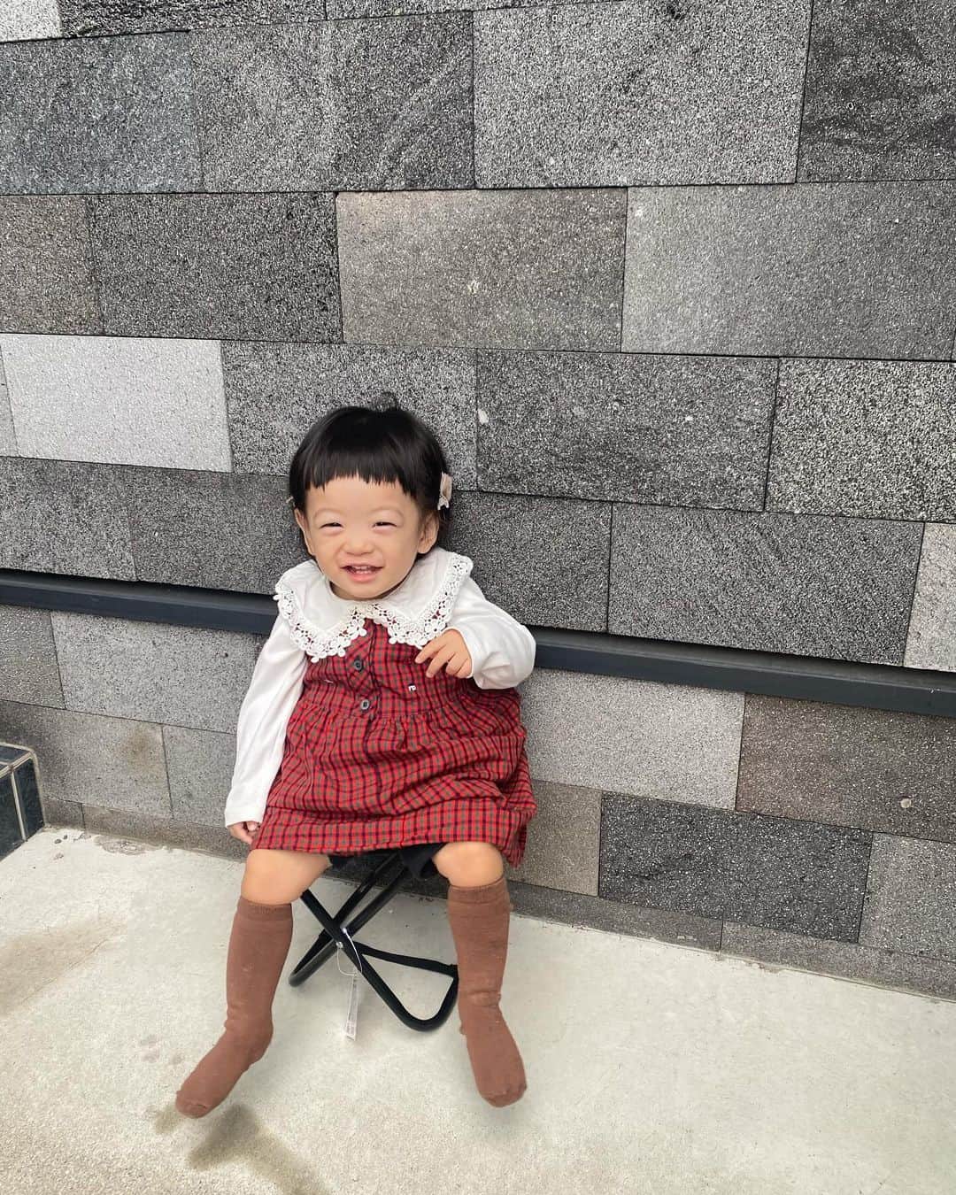 艾芊芊さんのインスタグラム写真 - (艾芊芊Instagram)「秋のもち#familiar #ベビーコーデ #ベビーワンピース」10月5日 11時27分 - iceykoko