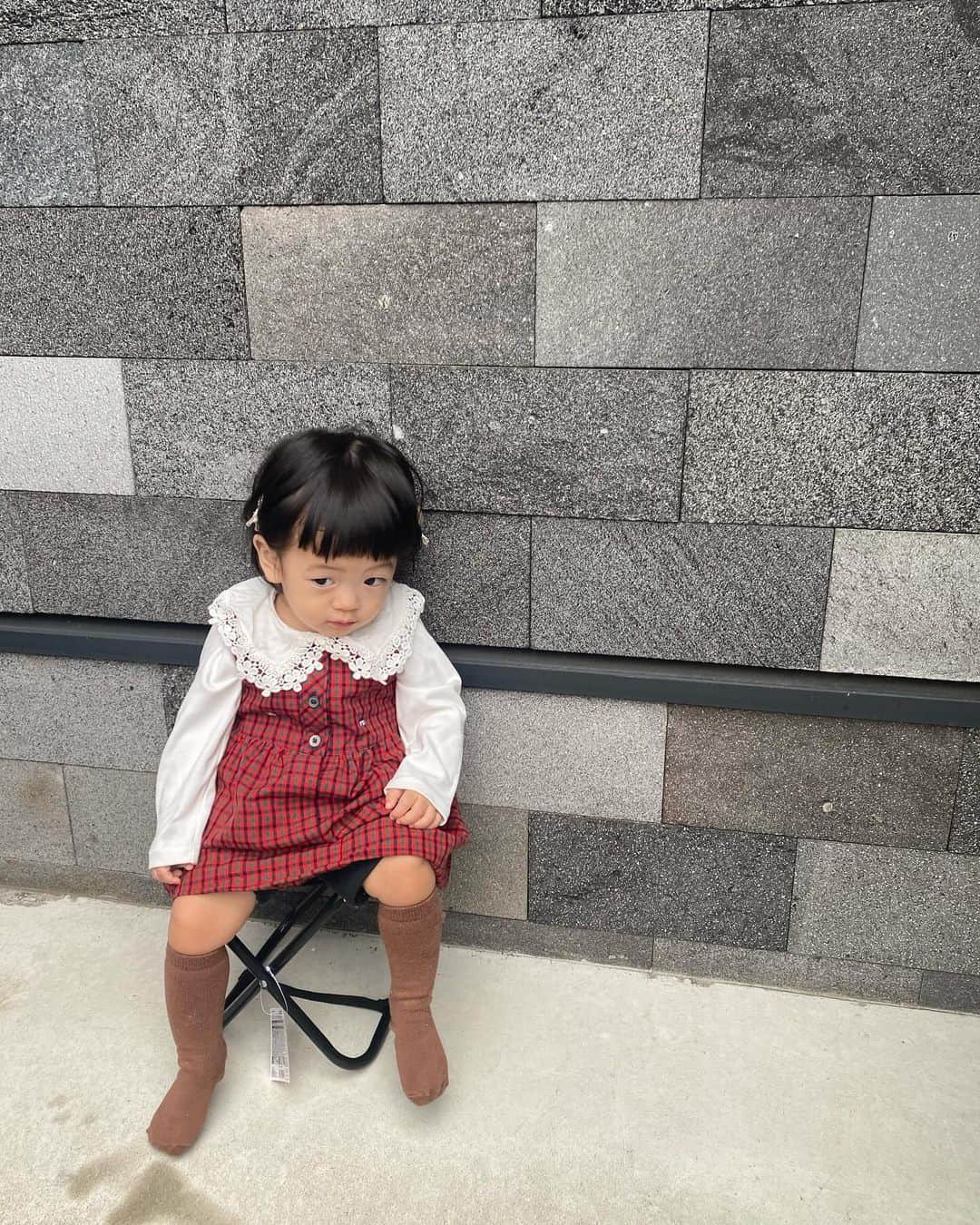 艾芊芊さんのインスタグラム写真 - (艾芊芊Instagram)「秋のもち#familiar #ベビーコーデ #ベビーワンピース」10月5日 11時27分 - iceykoko