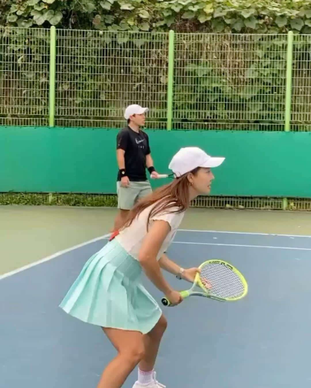 コ・ウリ のインスタグラム：「요즘날씨 테니스날씨🎾🍂 정말 좋다 ❤️❤️  다른곳에서 보니 더 반가운 위닝위닝 식구들🤗 그리고 반가운 녕수 까지 >_< 완벽 그 잡채  즐거웠어용❣️❣️  #테니스 #테린이 #모임 🎾🎾🎾 마지막은 진짜 나의 찐텐 ㅋㅋㅋ」